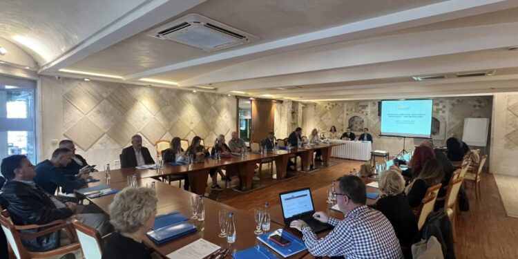 Tryezë e rrumbullakët me temën: “Intoleranca, urrejtja etnike dhe të folurit e urrejtjes në hapësirën e internetit – roli i mediave digjitale