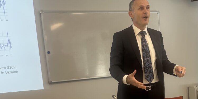 Martin M. Bojaj: Teoria kuantike në makroekonomi