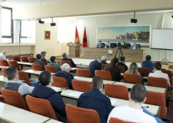 Në Ulqin u mbajt tryezë e rrumbullakët mbi Draft-ligjin për ndryshimet dhe plotësimet e Ligjit mbi të Drejtat dhe Liritë e Pakicave