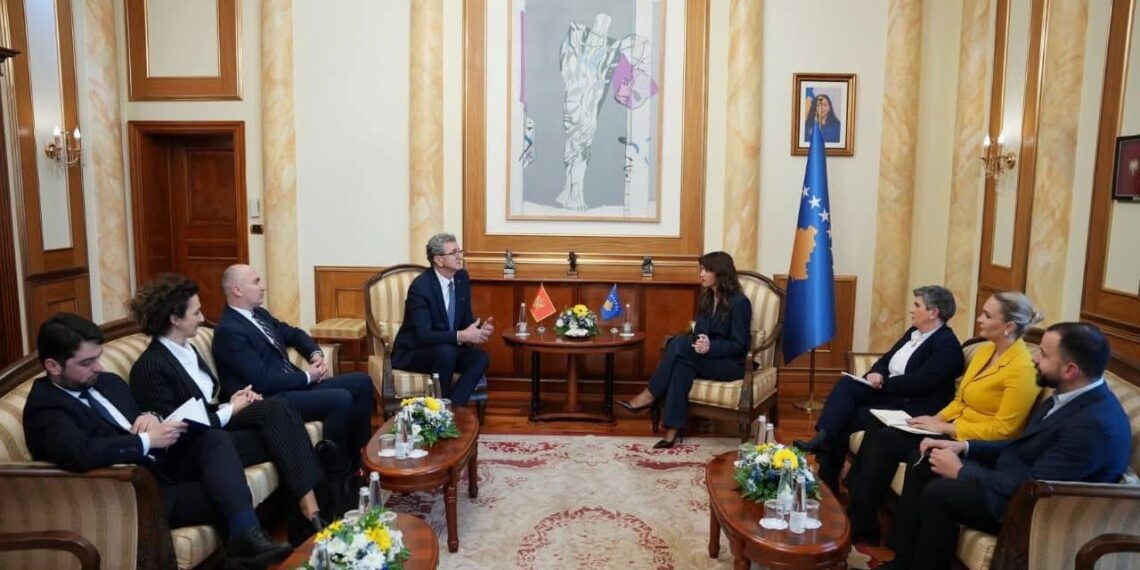 Kryetarja e Kuvendit të Kosovës, Albulena Haxhiu, priti në takim nënkryetarin e Kuvendit të Malit të Zi, Nikollë Camaj