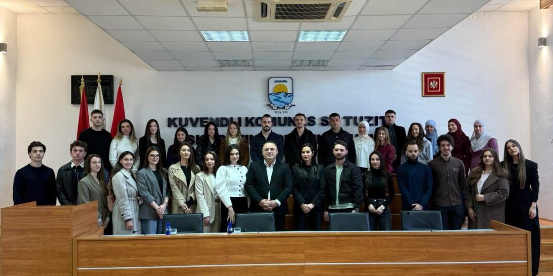 Komuna e Tuzit ndan bursa për 44 studentë