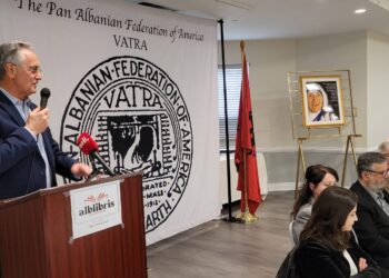 Vatra”, “Onufri” dhe Qendra Kulturore “Nënë Tereza” promovuan romanin “Brenga” të autorit Dr. Pashko Camaj