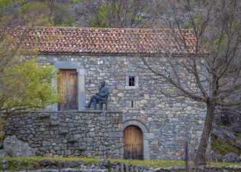 Në shënjestër zhvlerësimi i etosit dhe asgjësimi i etnosit
