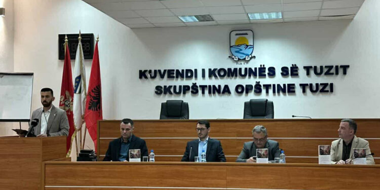 Promovohet në Tuz libri “Zanafilla e mendimit kombëtar: diskursi i humanistëve arbënorë përgjatë Renesancës”