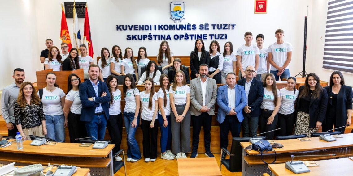 Komuna e Tuzit mirëpriti aktivistët rinor nga Ulqini dhe Malësia në një seancë të veçantë