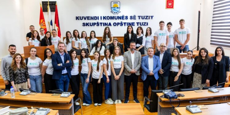 Komuna e Tuzit mirëpriti aktivistët rinor nga Ulqini dhe Tuzi në një seancë të veçantë