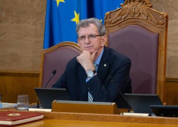 Nikollë Camaj dorëzon propozimin për hetim parlamentar mbi aksionin “Fluturimi i Shqiponjës”