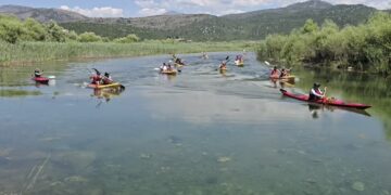 Turë rekreative me kajak në Liqenin e Shkodrës