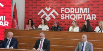 Forumi Shqiptar do të votojë për shkarkimin e Andrija Mandiqit