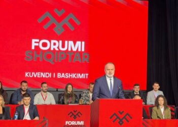 Nik Gjeloshaj zgjidhet kryetar i Forumit Shqiptar, Ferhat Dinosha kryetar nderi