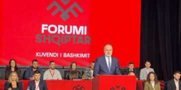 Nik Gjeloshaj zgjidhet kryetar i Forumit Shqiptar, Ferhat Dinosha kryetar nderi
